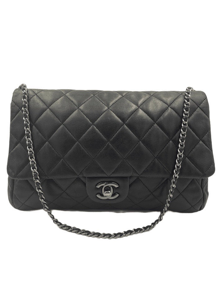 CHANEL Chain Shoulder Bag Clutch Black Quilted Flap Lambskin Purse Leather  ref.848526 - Joli Closet