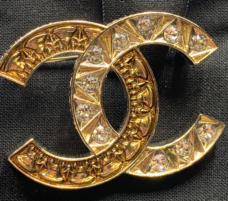 Sold-CHANEL CC Rhinestones Brooch - aged gold L241