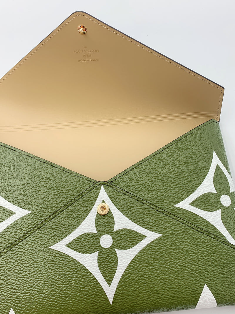 Louis Vuitton Monogram Giant Pochette Kirigami in green coated/waterproof  canvas Cloth ref.365089 - Joli Closet